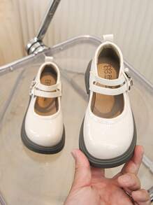 Sapatos de couro sem cadarço para meninas de 2 a 5 anos, novos sapatos de princesa com sola macia e estilosos para campus primavera/outono de 2025, para apresentações/palcos