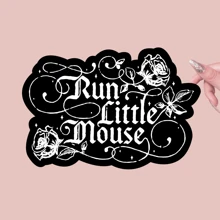 Nhãn dán trang trí "Run Little Mouse" trên giấy – Lấy cảm hứng từ Haunting Adeline, Cat & Mouse Duet, HD Carlton – Lý tưởng cho những người yêu sách & Người hâm mộ tiểu thuyết lãng mạn đen tối, Đồ dùng học tập, Quay lại trường học - Nhiều màu - Xem 5