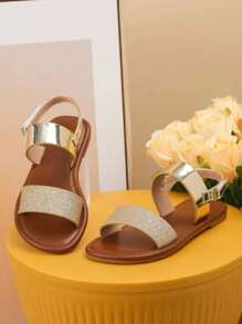 Sandalias planas doradas de estilo y comodidad para niños para vacaciones en la playa