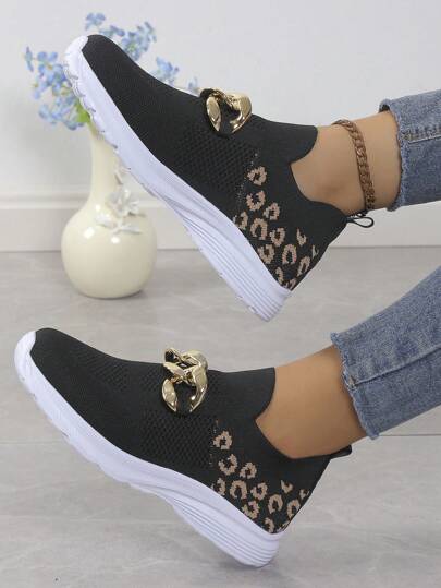 1 双女式系带平底鞋，透气轻便户外运动跑步运动鞋