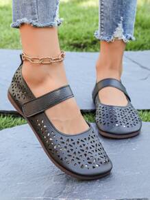 New Hollow Out Sunflower Flat Sandals, Slip On Summer Breathable Perforated Women Shoes, Soft Sole, Large Size Comfortable Casual Moms Shoes - Black - View 5