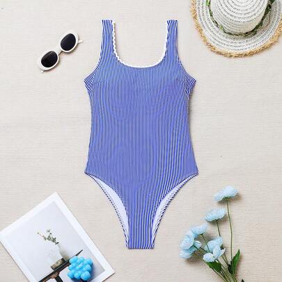 1 件蓝白条纹蕾丝边性感连体泳衣，适合夏季海滩度假