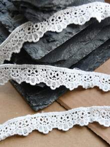 Ruy băng ren cotton rộng 2,5 cm làm từ 100% sợi cotton dùng cho ứng dụng may mặc, họa tiết hình học đẹp, màu trắng cotton tự nhiên, mềm mại, dễ chịu khi chạm vào và rất dễ áp dụng. Đây là một yếu tố trang trí tuyệt vời - trắng - Xem 1