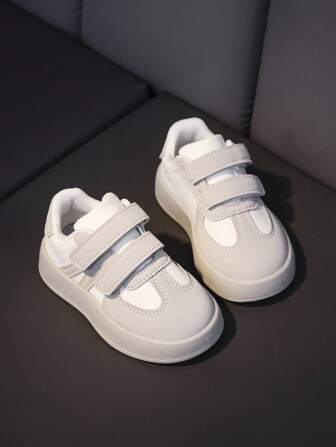 1 双儿童软底防滑钩环设计休闲运动鞋，适合所有季节