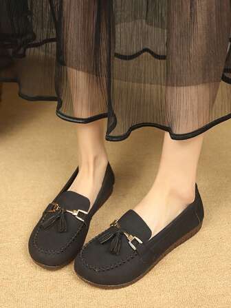 Women's Round Toe Slip-On Soft Bottom Fringe Loafers, Casual Mom Shoes, Comfortable Flat Work Shoes, Versatile For Commuting, Spring/Autumn 2025 New Arrival