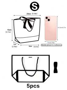 10 pièces/5 pièces/1 pièce Sacs fourre-tout cadeaux avec décoration de nœud noir et blanc simple. Grands sacs de transport en papier blanc. Sacs de shopping de couleur unie. Fournitures pour petites entreprises. Fête des pères, Fête des mères, rentrée scolaire, mariage d'été, anniversaire. Sacs cadeaux de qualité supérieure. Les meilleurs et les moins chers. Faveurs de mariage. Les meilleurs sacs cadeaux pour la famille et les amis