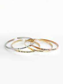 1 pièce Bracelet personnalisé, Manchette gravée pour femmes, Bracelet personnalisé avec nom, Coordonnées empilées, Cadeau de demoiselle d'honneur, Cadeau de la Saint-Valentin personnalisé. Or, Argent, Or rose, Élégant, Coloré, Vintage, Simple, Unisexe, Décontracté, Mignon, Personnalisé, Unique, Cadeau idéal pour lui, Cadeau idéal pour elle, Elle, Petit ami, Petite amie, Papa, Maman, Famille, Amis, Pour les anniversaires, Pour les diplômes, Pour le bal, Pour la fête, Cadeaux de la fête des mères pour les femmes