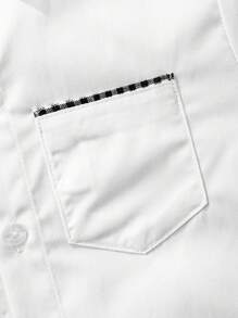 Jonge jongens campus stijl contrasterende kleur wit korte mouwen shirt & zwarte shorts set, geschikt voor school, optredens, toespraken, uitstapjes