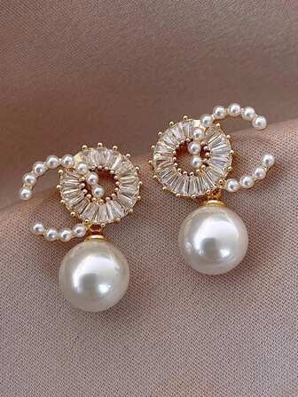 1 对优雅双 C 仿珍珠耳环，百搭女士时尚配饰