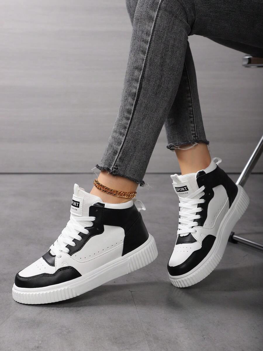 春秋新款女士白色帆布中帮运动鞋、休闲运动鞋、时尚百搭旅游和滑冰鞋 - 黑與白 - 查看 1