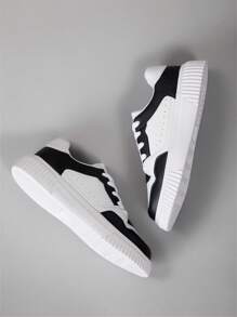 Scarpe da ginnastica casual, leggere e versatili, da uomo, da esterno, con punta tonda, bianche e nere, traspiranti, stile scuola, con lacci, a collo basso o alto