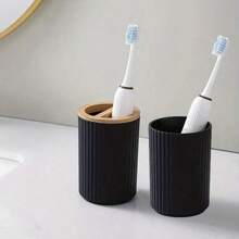 4/6件套浴室收纳套装，包含垃圾桶、牙刷架、皂液器、皂碟和浴室置物架，是理想的礼物之选。这款浴室套装完美契合乡村风格的浴室装饰，将奢华的塑料浴室装饰品与马桶刷套装巧妙结合，也是北欧风格浴室的理想配件。 - 彩色 - 查看 7