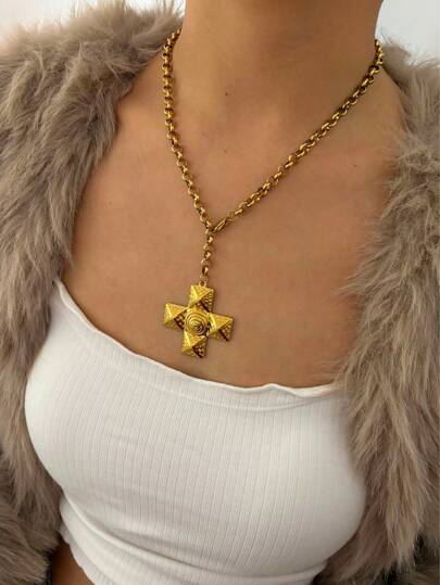 1pc New Stainless Steel Cross Pendant Necklace For Women, Hammered Metal Cross Pendant Design, Fashionable Personalized Necklace