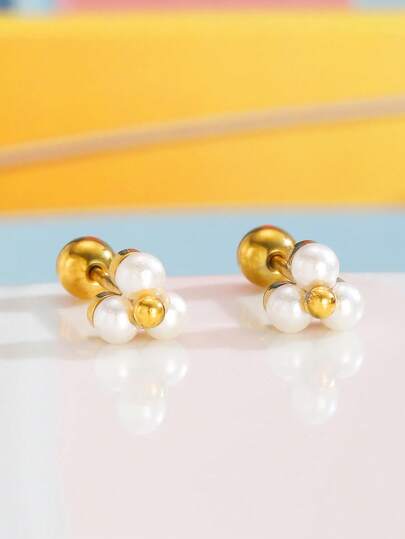 1 Đôi bông tai đính ba viên ngọc trai thanh lịch và thời trang, thích hợp cho các bạn gái đeo đi dự tiệc, tiệc chiêu đãi, lễ hội, đi biển mùa hè, cũng có thể dùng làm phụ kiện hàng ngày hoặc quà tặng sinh nhật cho bạn bè.