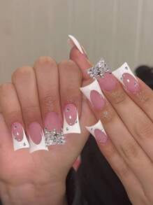 24片长鸭美甲贴纸，让你随心变换风格！简约白色法式、星星和水钻设计，可卸式假指甲，附赠1个指甲锉和1瓶凝胶，适合女性和女孩日常使用。