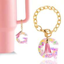 闪亮的 A-Z 彩色心形大写树脂字母 18KC 金杯链粉色流苏女士水杯包配件吊坠汽车挂件，送给朋友的生日礼物和圣诞礼物汽车配饰包包魅力学校 - 彩色 - 查看 27