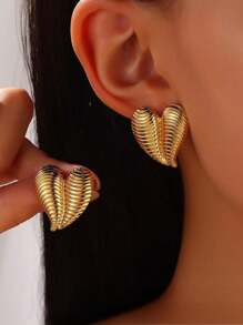 1 Pair Horizontal Striped Heart Minimalist Stainless Steel Gold-Plated Earrings, Versatile Jewelry Suitable For Women's Everyday Wear