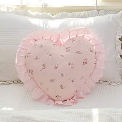 1个心形印花装饰抱枕，单面印花，浪漫法式风格，荷叶边装饰，时尚点缀，适用于客厅、卧室、宿舍、沙发、长凳，是馈赠亲友的绝佳礼物，通过Oeko-Tex认证