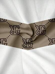 Completo maglietta girocollo a maniche corte con stampa di lettere e pantaloncini per uomo