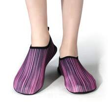 Chaussures aquatiques unisexes d'été, chaussures d'eau rouges pour hommes et femmes, chaussettes pieds nus pour la plage, le surf, la plongée, la natation, chaussures de fitness intérieures souples et antidérapantes pour le yoga, le tapis roulant et les sports