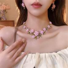 Conjunto de collar y aretes de flores y hojas de acrilico color rosa y morado con cristales y perlas, cadena delicada para la clavícula para fiestas, bodas y festivales - flores - Ver 2