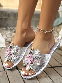 2025 新款银色软底珍珠花女士平底凉鞋，仙女风格搭配连衣裙，个性化水钻拖鞋沙滩拖鞋