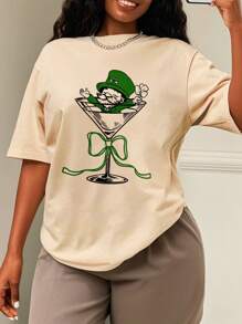 Oversized Style For Women, St. Patrick's Day Tee, Lucky Leprechaun Martini Shirt, St. Patty's Day Shirt For Women, Cute Green Shamrock Martini T-Shirt, Oversize Type Shirt For Women, Perfect For Holiday Parties Or Gift Giving, Soft And Comfortable - 杏色 - 查看 1