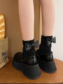 1 双蝴蝶结设计毛绒袜子