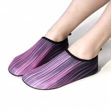 Chaussures aquatiques unisexes d'été, chaussures d'eau rouges pour hommes et femmes, chaussettes pieds nus pour la plage, le surf, la plongée, la natation, chaussures de fitness intérieures souples et antidérapantes pour le yoga, le tapis roulant et les sports