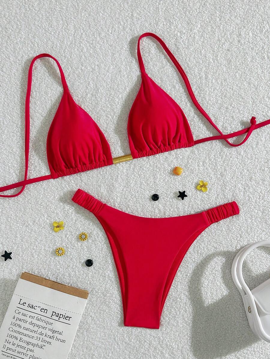 女士纯色三角比基尼两件套，中间有金属配件，适合海岛度假摄影，适合夏季海滩