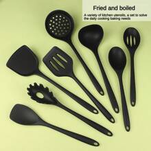 8 pièces Set de cuisine en silicone pour la maison, comprenant une spatule chinoise, une louche, une passoire, une poêle, une cuillère à soupe, un service à pâtes, des pinces à salade, un dilueur de miel, disponibles en rouge et noir