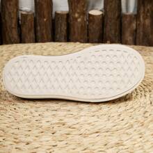 Women's Casual Cloth Sports Sneakers, Flat, Fashion Versatile Slip-On With Chinese Style Embroidery