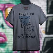 TRUST ME I'M A DOGTOR MEN'S T-SHIRT - Grey - View 1