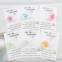 5 件可爱兔子雕像，配有“口袋里的兔子”贺卡，是复活节的励志礼物