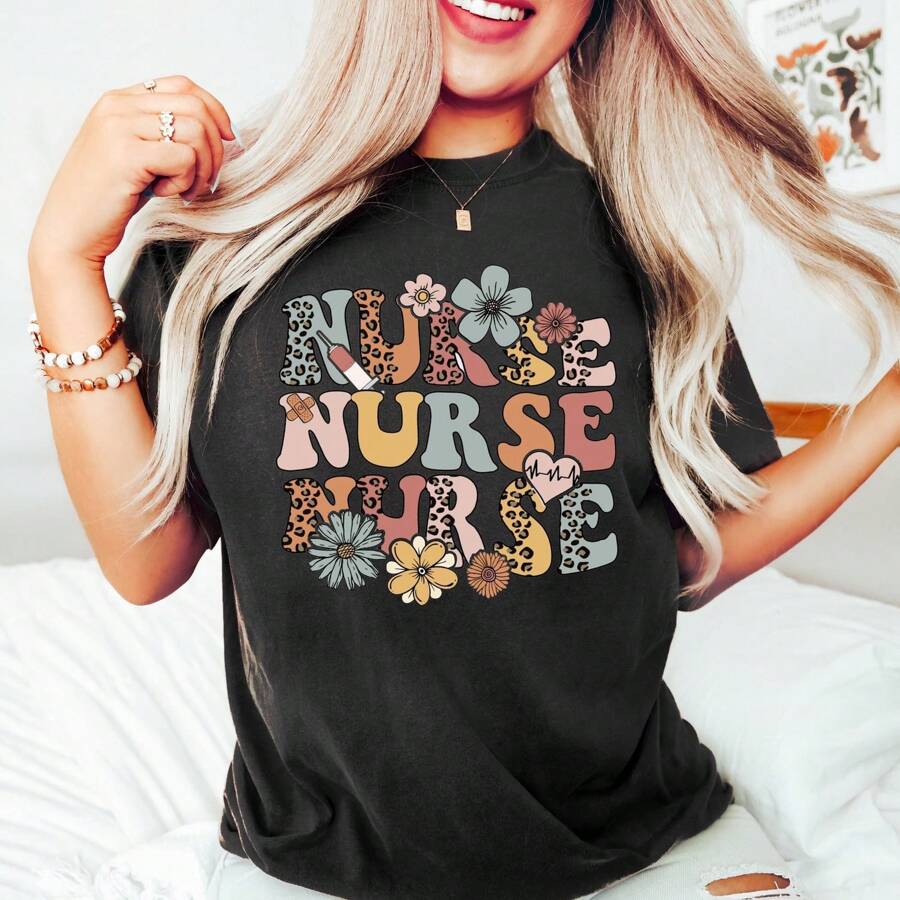 Retro Nurse Shirt, Wild Flowers Nurse T Shirt, RN Nurse Shirt Registered Nurse Shirt, Nurse Student Tee, New Nurse Gift, Nurse Appreciation Women's Plus Size T Shirt - màu đen - Xem 1