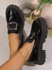 女士舒适一脚蹬厚底鞋，带金属扣装饰，黑色乐福鞋，非常适合日常穿着、聚会或约会 - 黑色 - 查看 2