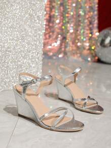 Sandalias de tacón alto de estilo hada en color plateado para mujer, estilo francés con tira de tobillo cruzada, punta abierta y plataforma, versátil para primavera/verano