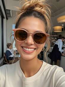 一副男女通用圆形时尚太阳镜，适合钓鱼、运动、海滩、旅行、节日、郊游、驾驶、街头风、徒步、运动、派对、街头风配饰、驾驶、户外活动、高尔夫等场合。 - 彩色 - 查看 1