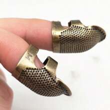 Metal Thimble For Seamstress Professional Sewing Retro Metal Finger Protector Thimble. - Bronze - View 4