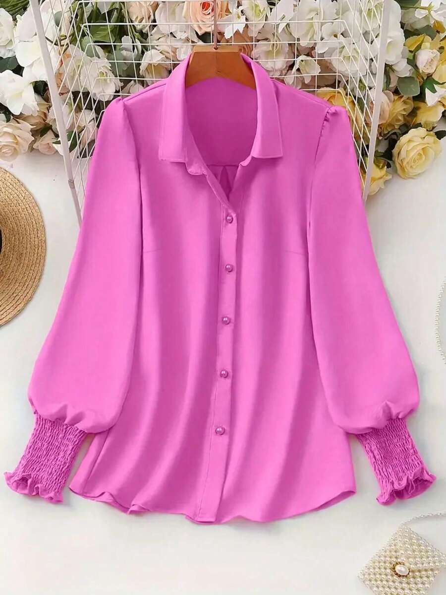 Blusa Plus Size Feminina Cor Sólida - Manga Longa, Gola Redonda, Acabamento Babado, Botão - Mistura de Poliéster e Elastano Não Elástico, Lavável à Máquina - Rosa Quente - Ver 1