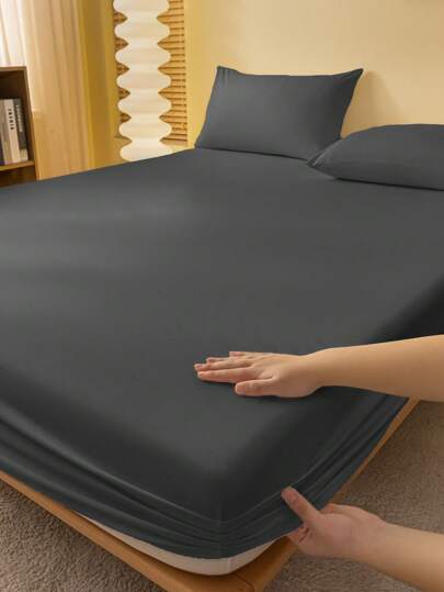 1pc Solid Color Fitted Sheet, Bedding, Mattress Protector, Mattress Cover, Bed Pad Cover, Soft Breathable And Comfortable Bedding, Skin-Friendly Fitted Sheet, Minimalist Fabric Fitted Bottom Sheet For Home, For All Seasons, Dustproof Non-Slip, Dustproof Bedspread, Made Of Soft And Breathable Fabric, For Twin, Full, King, Queen Size, Machine Washable, Room Decor