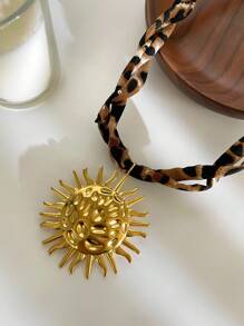 Monlansher 1 pezzo Collana con pendente in acciaio inossidabile di alta gamma e di ultima moda con stampa leopardata, con vari disegni alla moda come stelle marine, conchiglie, ricci di mare, simbolo a fiamma, stile semplice ed esagerato in metallo, adatta per le donne
