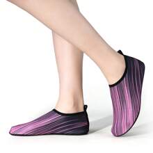 Chaussures aquatiques unisexes d'été, chaussures d'eau rouges pour hommes et femmes, chaussettes pieds nus pour la plage, le surf, la plongée, la natation, chaussures de fitness intérieures souples et antidérapantes pour le yoga, le tapis roulant et les sports