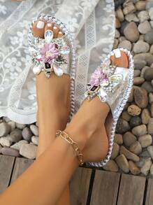 2025 新款银色软底珍珠花女士平底凉鞋，仙女风格搭配连衣裙，个性化水钻拖鞋沙滩拖鞋