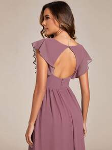 EVERPRETTY 春季褶皱V领不对称雪纺露背伴娘礼服，适合婚礼、生日派对、情人节等场合。