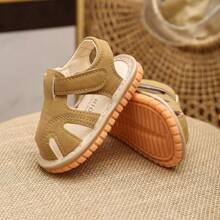 Yibubu Khaki Infant Sandals, Unisex Infant Model, Closed Toe Design, Soft Rubber Non-Slip Sole, Newborn Flat Sandals - Khaki - View 4