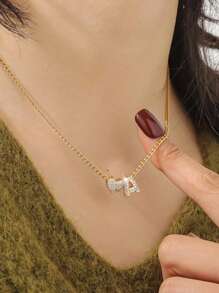 1件定制3D泡泡字母项链，个性化魅力珠宝礼物，圆形泡泡字母项链，适合送给朋友、情侣和家人，适用于婚礼、情人节、母亲节、时尚、复古、简约、休闲、金色、时尚、彩色、复古、男女皆宜、潮人、定制、个性化、独特、送给他的理想礼物、送给她的理想礼物、男朋友、女朋友、爸爸、妈妈、家人、朋友、周年纪念日、生日、毕业典礼、舞会、派对、女士项链、学习用品、返校、办公室、学校、教室、教师礼物、大学、同事、宿舍、教师、男孩女孩、青少年、初中生、中学生、高中生。学生、大学生、大一新生、大二学生、低年级学生、时尚秋日、细腻浪漫