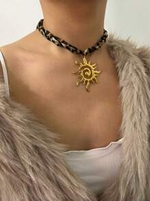 Monlansher 1 pezzo Collana con pendente in acciaio inossidabile di alta gamma e di ultima moda con stampa leopardata, con vari disegni alla moda come stelle marine, conchiglie, ricci di mare, simbolo a fiamma, stile semplice ed esagerato in metallo, adatta per le donne