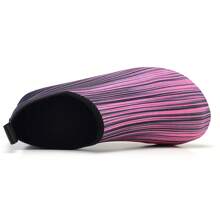 Chaussures aquatiques unisexes d'été, chaussures d'eau rouges pour hommes et femmes, chaussettes pieds nus pour la plage, le surf, la plongée, la natation, chaussures de fitness intérieures souples et antidérapantes pour le yoga, le tapis roulant et les sports