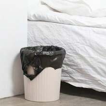 100 piezas de bolsas de basura domésticas mejoradas y reforzadas, bolsas de basura negras desechables con asas, de alta resistencia